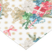 Wrapping met kerstcadeaus Gold Snowflakes Tafelkleed (Gekanteld)