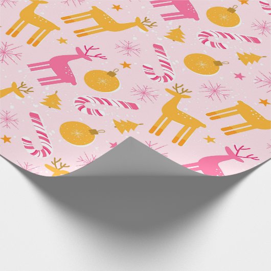 wrapping paper with pink Christmas reindeer. Cadeaupapier (Hoek)
