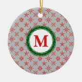 Wreater Monogram Jouw naam Red Snowflakes Silver Keramisch Ornament (Voorkant)