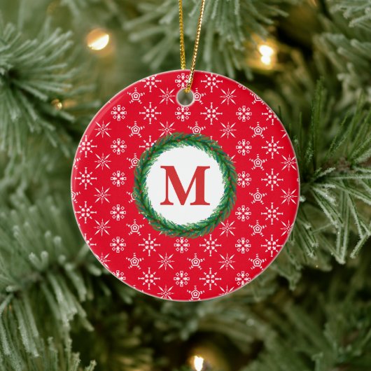 Wreater Monogram Jouw naam White Snowflakes Red Keramisch Ornament (Boom)