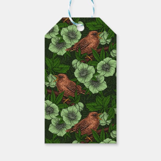 Wren en hellebore op donkergroen cadeaulabel (Voorkant)
