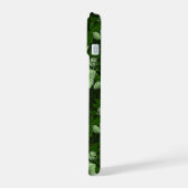 Wren en hellebore op donkergroen iPhone 15 case (Linkerkant)