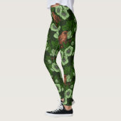 Wren en hellebore op donkergroen leggings (Links)
