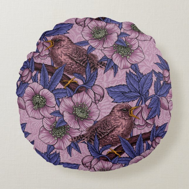 Wren en hellebore, roze en violet rond kussen (Voorkant)