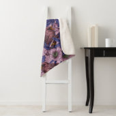 Wren en hellebore, roze en violet sherpa deken (In situ)