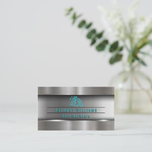 Wrench in Hand Metallic Brushed Industrial Visitekaartje (Staand voorkant)