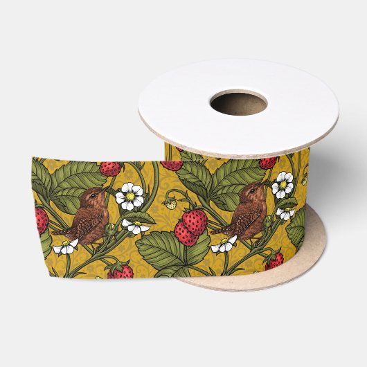 Wrens en aardbeien op mosterd satijnen lint (Spoel)