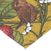 Wrens en aardbeien op mosterd tafelkleed (Gekanteld)