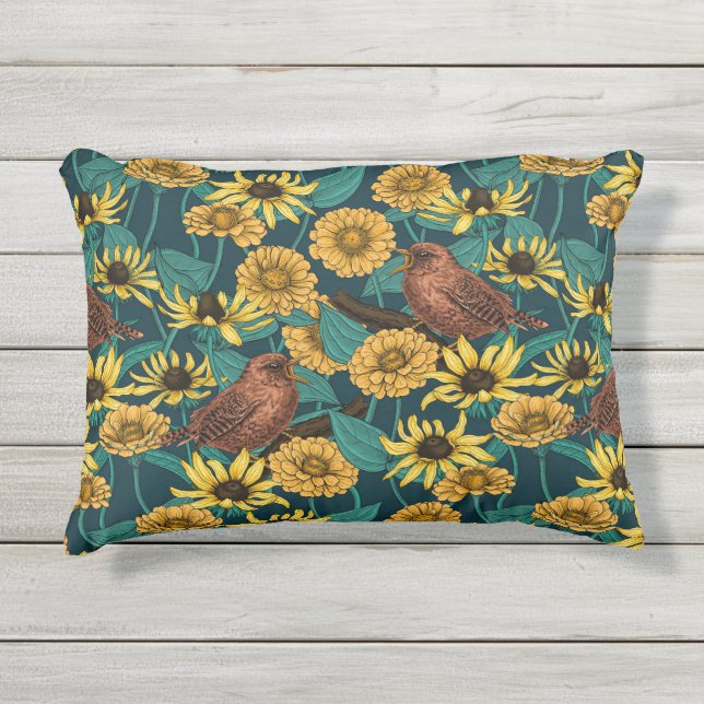 Wrens en bloemen op donkerblauw buitenkussen (Voorkant)
