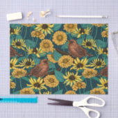 Wrens en bloemen op donkerblauw tissuepapier (Craft)