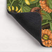 Wrens en bloemen op groen muismat (Hoek)
