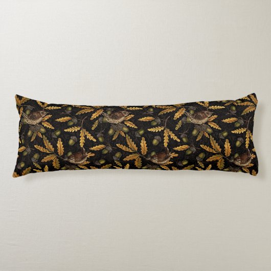 Wrens en eikels op zwart lichaamskussen (Voorkant)