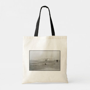 Wright Brothers Flyer Eerste Vliegtuigvlucht Lucht Tote Bag