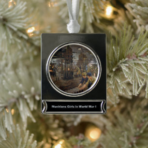 WW1 1918 Vrouwen werken bij een Munitie fabriek Verzilverd Banner Ornament