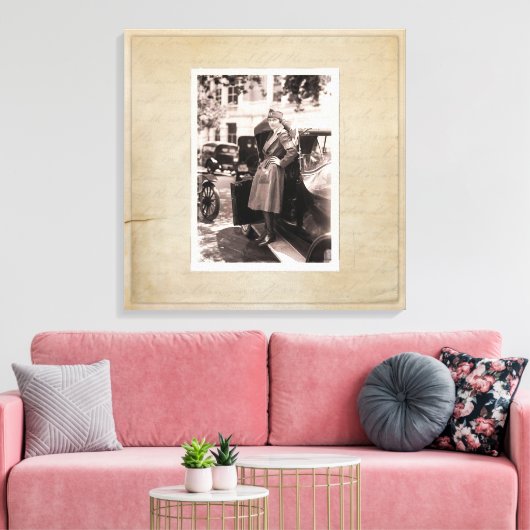 WW1 Retro Rode Kruis Verpleegster met Antiek Auto Canvas Afdruk (Insitu (Woonkamer))