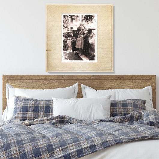 WW1 Retro Rode Kruis Verpleegster met Antiek Auto Canvas Afdruk (Insitu (Slaapkamer))