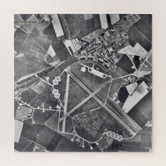 WW2 Airbase Jigzaag, uitdagend Legpuzzel (Verticaal)