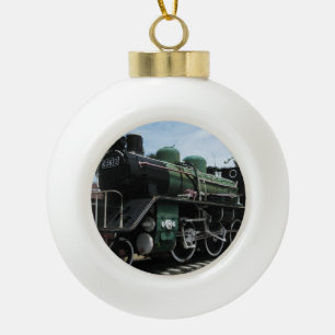 WW2 Stoomtrein bij de River Kwai-brug Keramische Bal Ornament