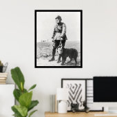 WWI Sergeant en zijn Dog Wearing Gas Maskers 1915 Poster (Thuiskantoor)