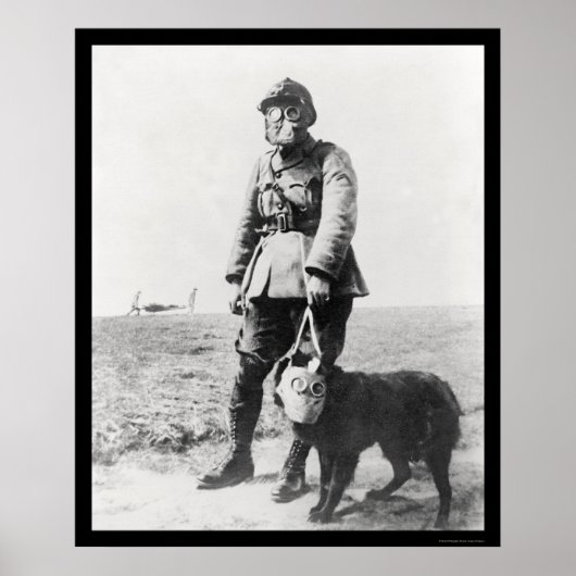 WWI Sergeant en zijn Dog Wearing Gas Maskers 1915 Poster (Voorkant)
