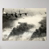 WWII B-24s over olievelden van poëzie Poster (Voorkant)