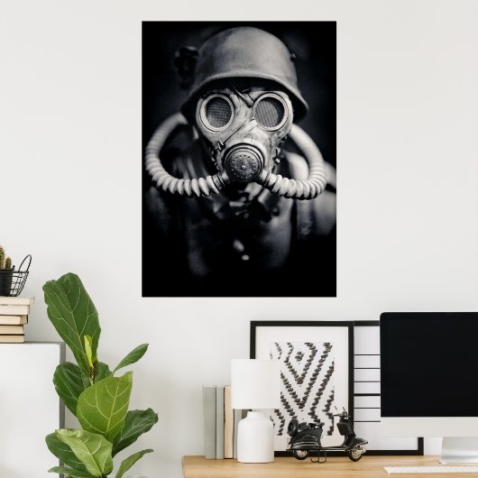 WWII Duitse Solider in een gasmasker Poster (Thuiskantoor)