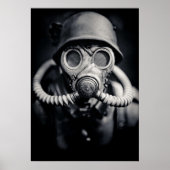 WWII Duitse Solider in een gasmasker Poster (Voorkant)