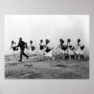 WWII Militaire verpleegkundigen ~ Gasmaskertrainin Poster