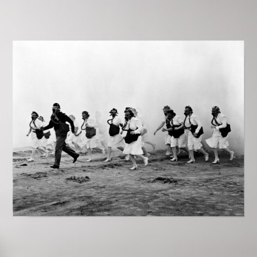 WWII Militaire verpleegkundigen ~ Gasmaskertrainin Poster (Voorkant)