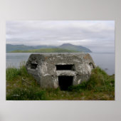 WWII Pillbox in de Nederlandse haven, Alaska Poster (Voorkant)