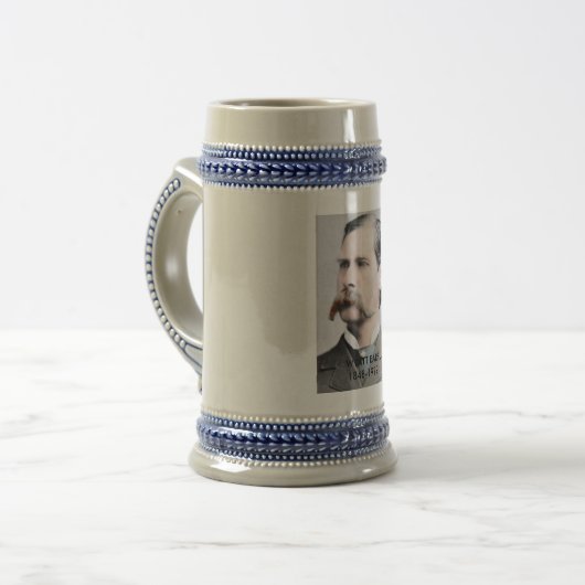 Wyatt Earp Commemerative Beer Stein Bierpul (Voorkant links)