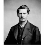 Wyatt Earp: Lawman, Gunfighter, Saloon Keeper Staand Fotobeeldje<br><div class="desc">Wyatt Earp: Legacy of Lawman, Gunfighter, Saloon Keeper - Wyatt Earp, een naam die synoniem staat voor het Wilde Westen, was een complexe figuur wiens levensverhaal net zo intrigerend is als controversieel. Geboren in Illinois in 1848, werden de vroege jaren van Earp gekenmerkt door een reeks banen, waaronder werken als...</div>