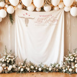 WYNONA Roze Cowgirl Laatste Rodeo Bachelorette Wandkleed<br><div class="desc">Het Wynona Bachelorette Collectie beschikt over moderne westerne graphics en een leuk boho lettertype. Perfect voor een laatste rodeo thema evenement.</div>