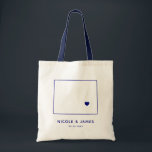 Wyoming Wedding Welcome Bag Map Tas, Navy Blue Tote Bag<br><div class="desc">Een welkome cadeautas van een bruiloft met kaart-afbeelding. Je gasten zullen graag in hun hotel kijken en dit tas vinden vol met behandelingen die op hen wachten. U kunt het hart op de locatie van uw grote dag plaatsen met behulp van de functie "Pas verder aan".</div>