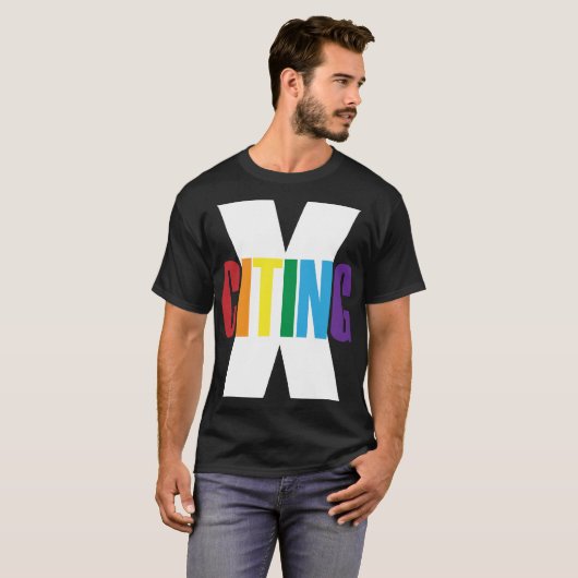 X-Citing Exciting Rainbow Black Oorspronkelijke le T-shirt (Voorkant volledig)
