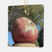 X.ITINERARIES: Giant Apple Keramisch Ornament (Links)