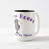 X na uren podcast tweekleurige koffiemok (Voorkant rechts)