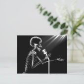 X-RAY SKELETON OP RETRO MIC - B&W BRIEFKAART (Staand voorkant)