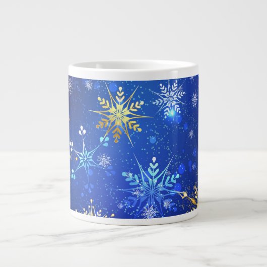 XMAS Blauwe Achtergrond met Golden Snowflakes Grote Koffiekop (Voorkant)