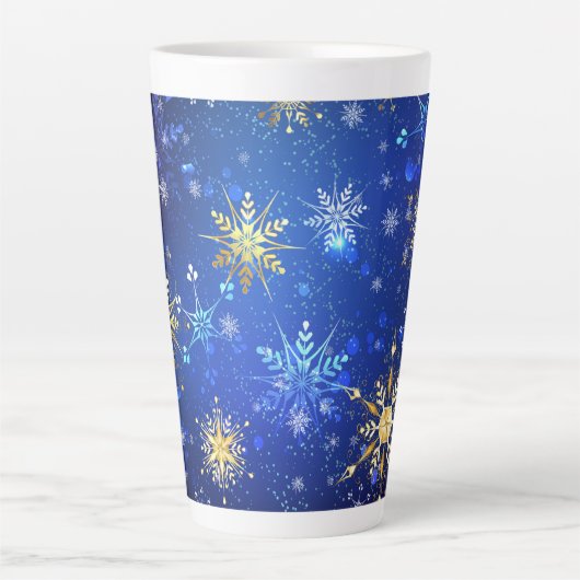 XMAS Blauwe Achtergrond met Golden Snowflakes Latte Mok (Voorkant)