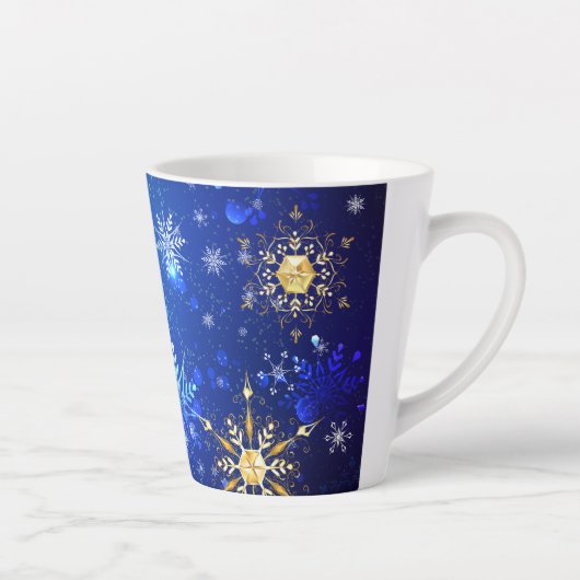 XMAS Blauwe Achtergrond met Golden Snowflakes Latte Mok (Rechts)