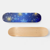 XMAS Blauwe Achtergrond met Golden Snowflakes Persoonlijk Skateboard (Horizontaal)