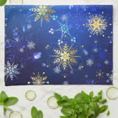 XMAS Blauwe Achtergrond met Golden Snowflakes Theedoek (Gevouwen)