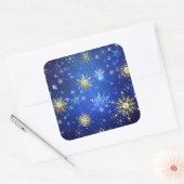 XMAS Blauwe Achtergrond met Golden Snowflakes Vierkante Sticker (Envelop)