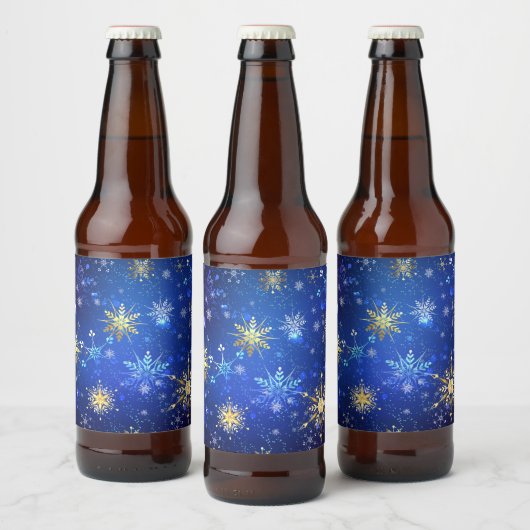 XMAS Blue Background with Golden Snowflakes Bier Etiket (Flessen)