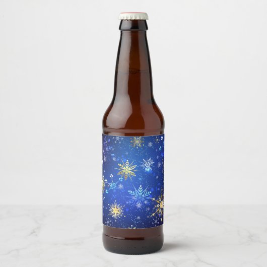 XMAS Blue Background with Golden Snowflakes Bier Etiket (Voorkant)