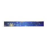 XMAS Blue Background with Golden Snowflakes Uitnodigingen Wikkel (Vlak)