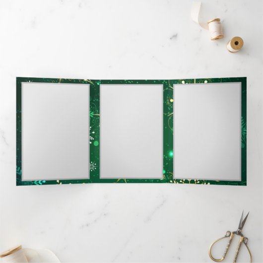 Xmas Golden Snowflakes op groene achtergrond Drieluik Wenskaart (Binnen)