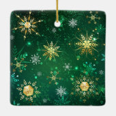 Xmas Golden Snowflakes op groene achtergrond Keramisch Ornament (Achterkant)