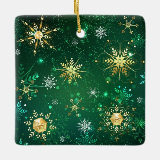 Xmas Golden Snowflakes op groene achtergrond Keramisch Ornament (Voorkant)